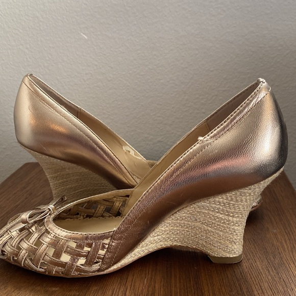 Oscar by Oscar de la Renta Gold Weaved Crystal Open Toe Wedge Heels, Women's 6 M - Picture 10 of 16